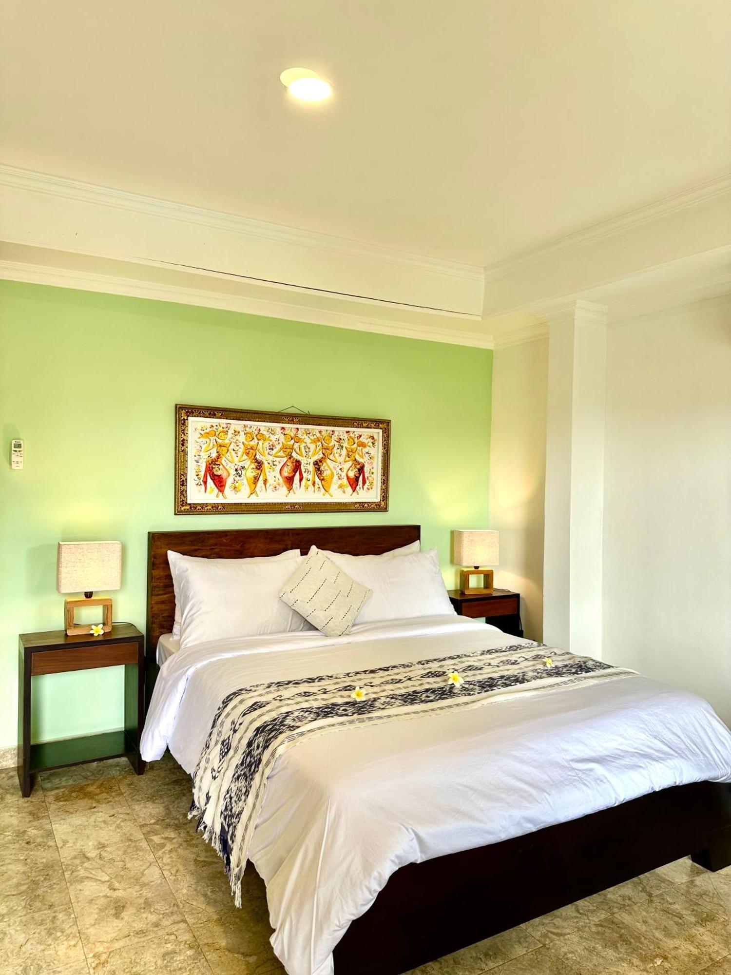 Ellies Hotel Nusa Dua  Exterior photo
