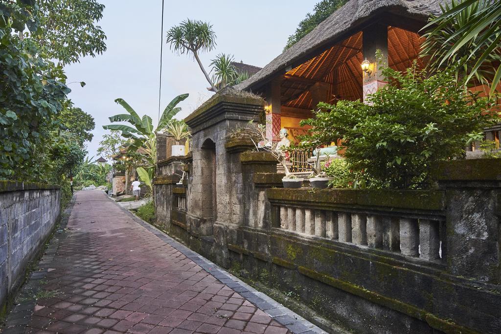 Ellies Hotel Nusa Dua  Exterior photo