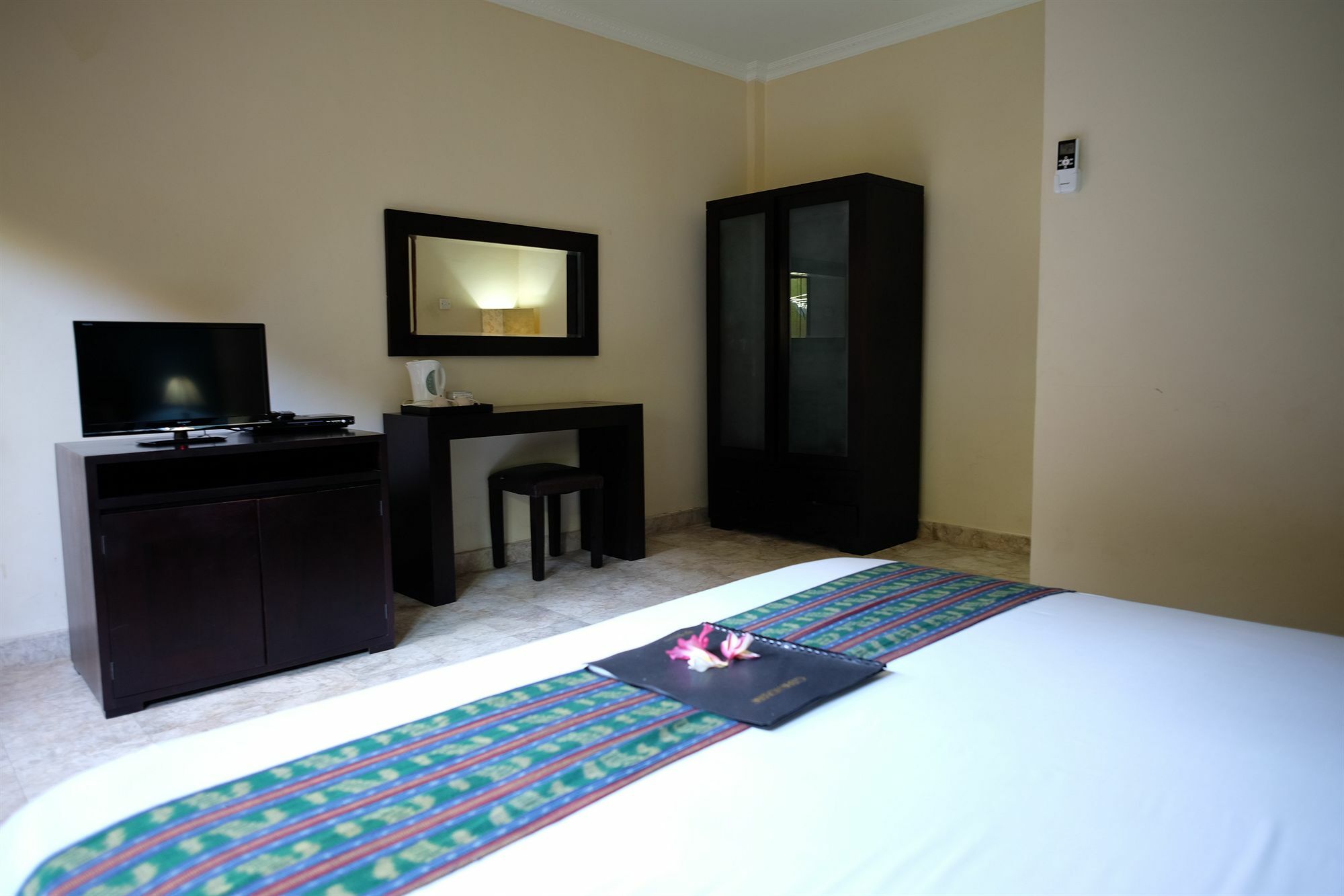 Ellies Hotel Nusa Dua  Exterior photo